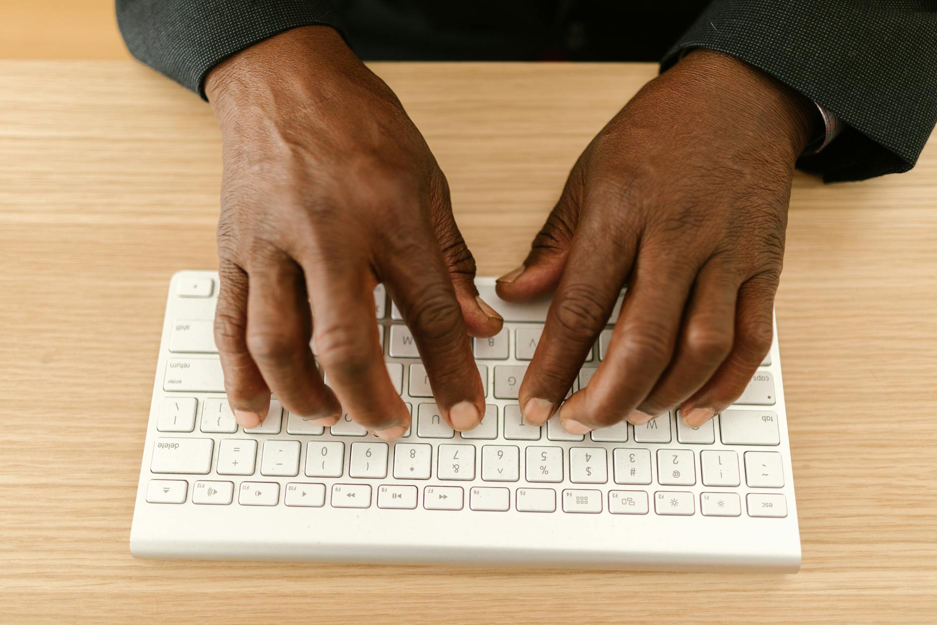 Majuscule accentuée au clavier : saisie et ergonomie — couverture JPR International