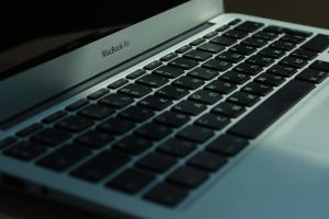 Clavier MacBook Air : ergonomie, maîtrise et prévention