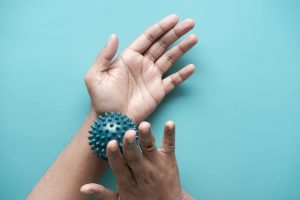 Massage du canal carpien : techniques et prévention des TMS