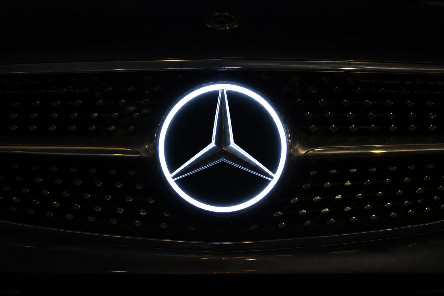 Intégration technologique | Radars Distronic et variantes LED