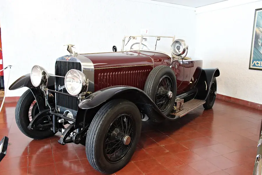 Hispano-Suiza H6 avec la cigogne sur le bouchon de radiateur