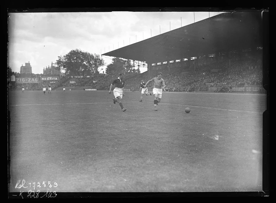 Match de football France-Galles au stade de Colombes en 1933, photographie d’archive