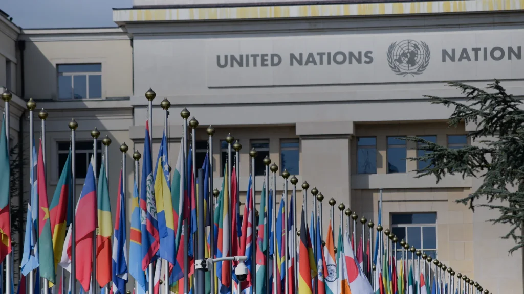 Logo de l&rsquo;ONU : ce que montre l’emblème bleu et blanc